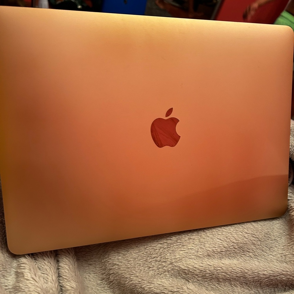 Mac Book Air 13.3 inches